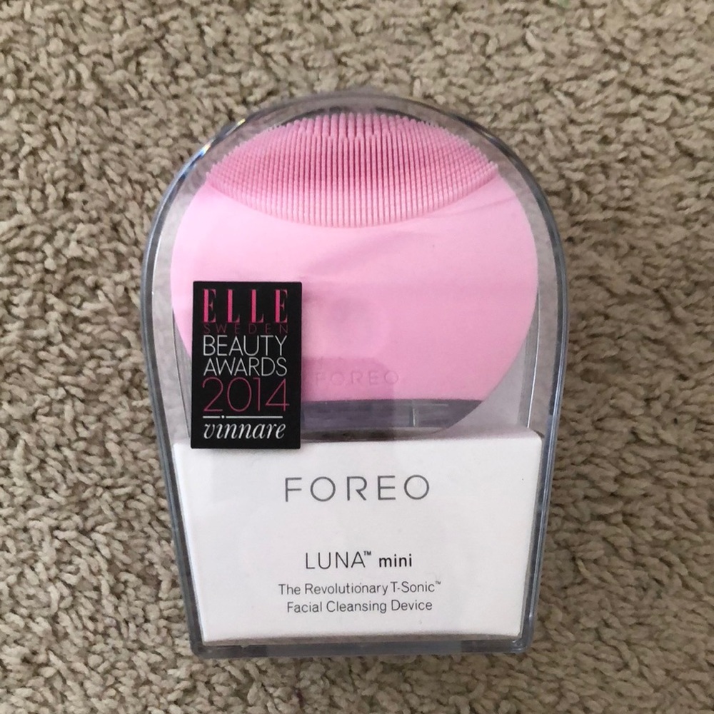 Luna mini FOREO cleansing device 💁🏻‍♀️